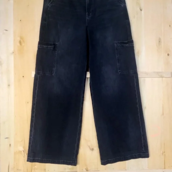 American Eagle High-Rise Baggy Wide Leg Black Denim Cargo Pants - Picture 3 of 9